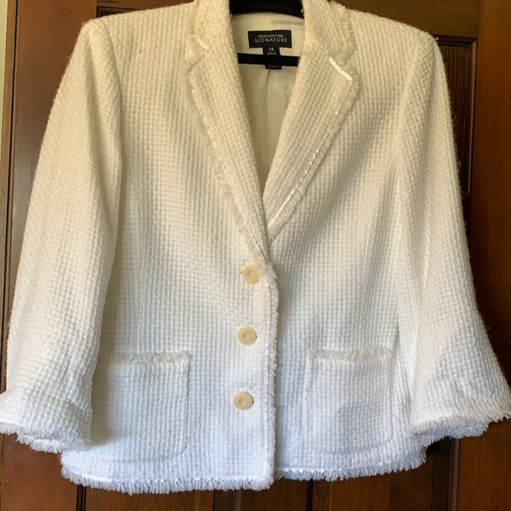 Trendy white spring blazer
